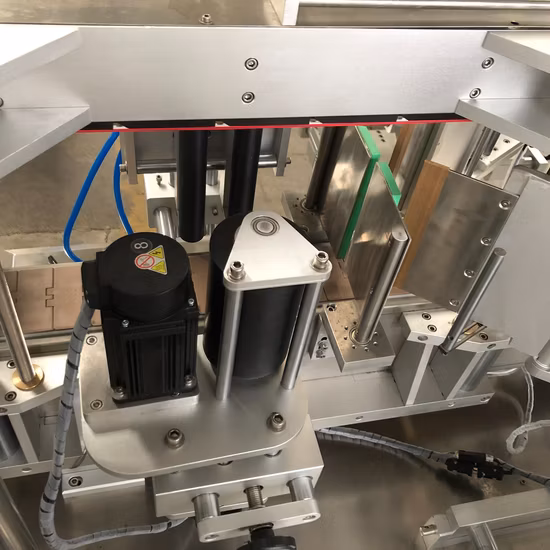 Automatischer Etikettenapplikator für selbstklebende Aufkleber auf flacher Oberfläche, Etikettierer für Waschmittelflaschen, doppelseitige Etikettiermaschine