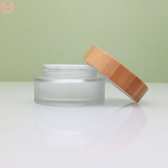 Kostenlose Probe aus Holz für Kosmetikverpackungen, Milchglas-Cremeglasbehälter mit Bambusdeckel